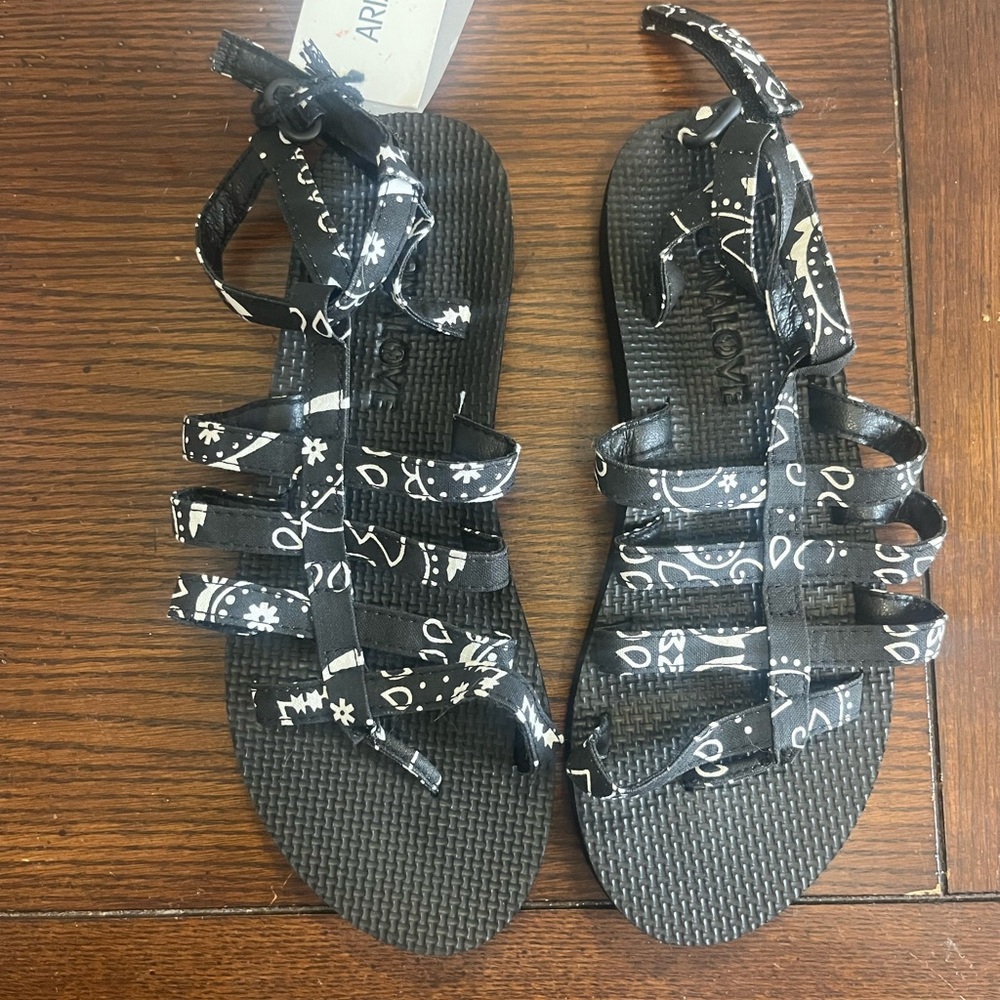 Arizona Love sandals Trekky flat black bandana print NEW 7 - Picture 2 of 6